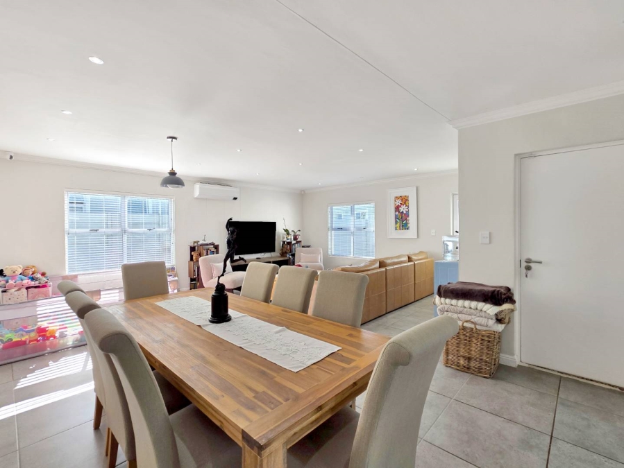 3 Bedroom Property for Sale in Sunningdale Western Cape